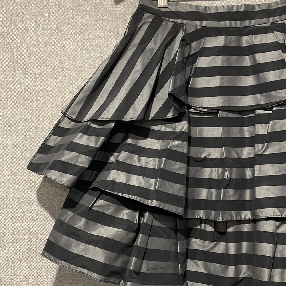 CUE High Waisted Ruffle Metal Grey & Black Skirt - AU8 - Picture 3 of 8